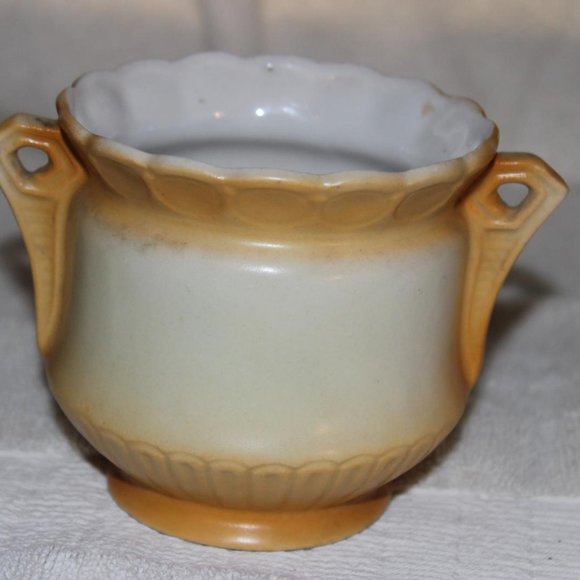 VINTAGE CROWN VIENNA AUSTRIA SUGAR BOWL 2 HANDLES SCALLOPED FLORAL GOLD TRIM - Picture 3 of 6
